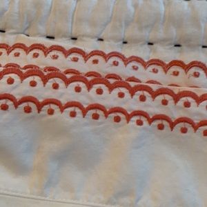 Matouk Twin top sheet with scalloped edges